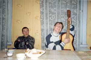 А я еще и на гитаре могу .. и на машинке тоже.....